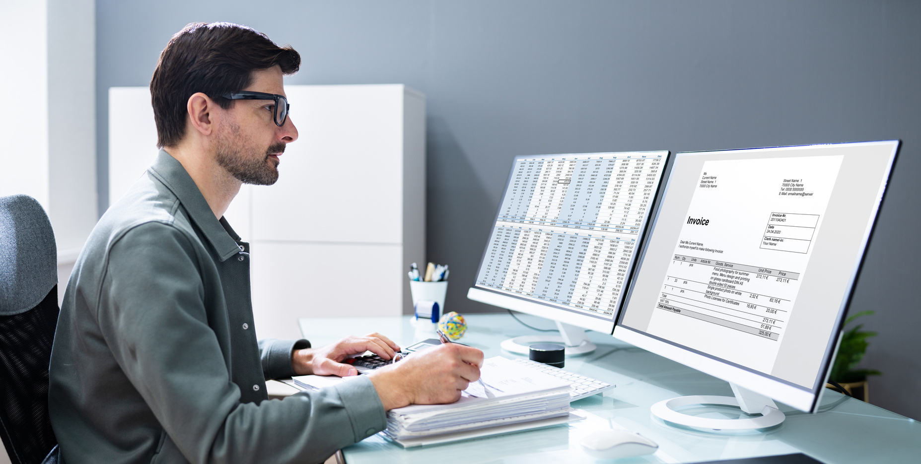 Accountant Using Finance E Invoice Software